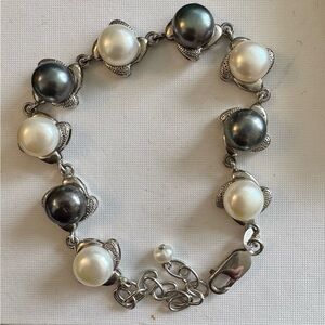 Sterling Silver Black and White Pearl Bracelet